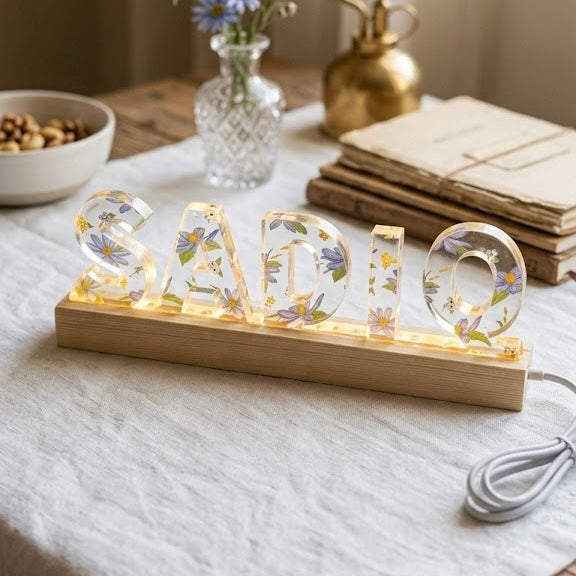 Custom Name Light with Real Flowers – Personalized LED Gift